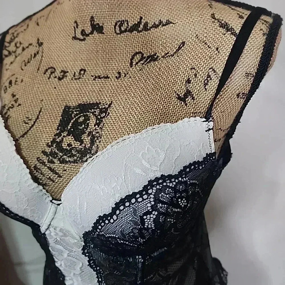 Frederick's of Hollywood Lace Corset. Size Large - Picture 7 of 9